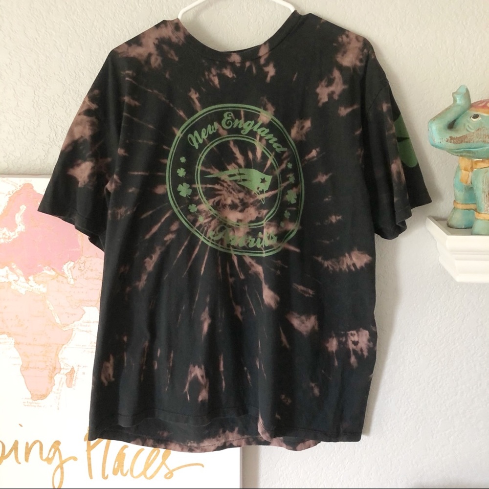 XL NFL Patriots Lucky Football Tie-Dye T-Shirt